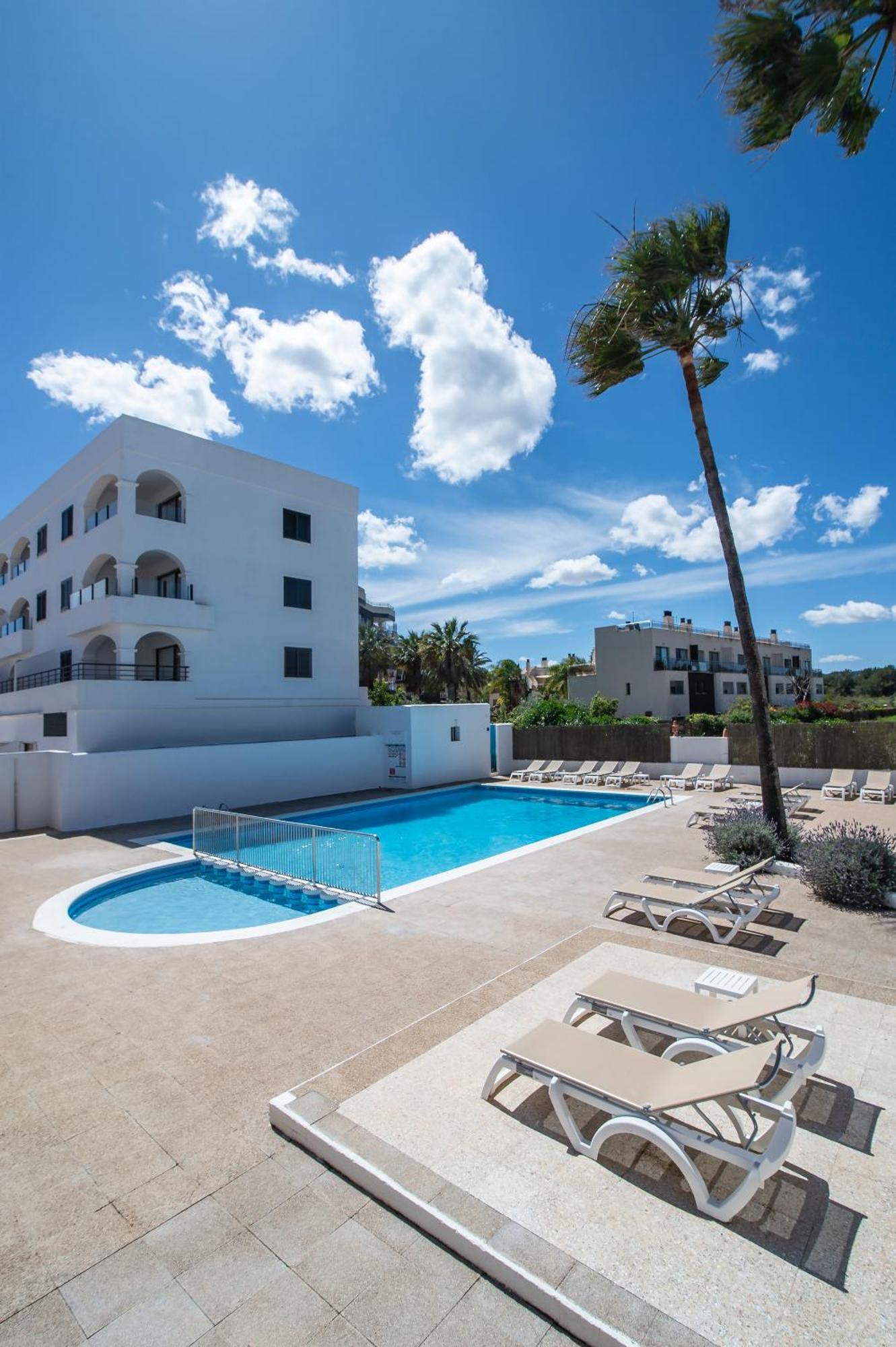 Pierre & Ros Ibiza Santa Eulária des Riu